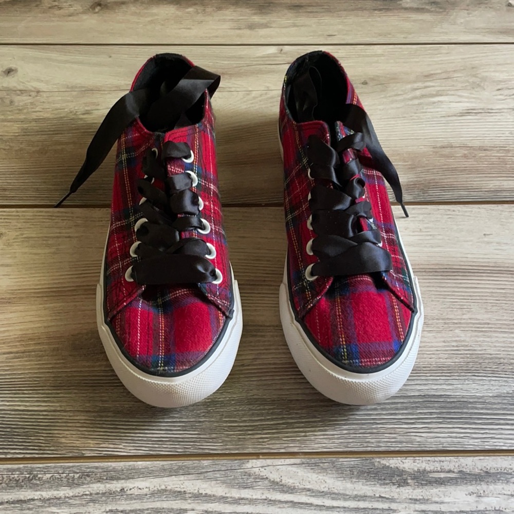 NEW Cusion Walk by Avon Plaid Sneakers
